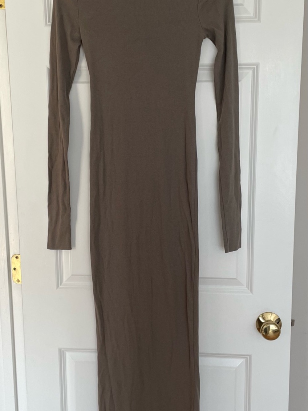 Eterne Long-Sleeve Bodycon Maxi Dress in Taupe Brown
